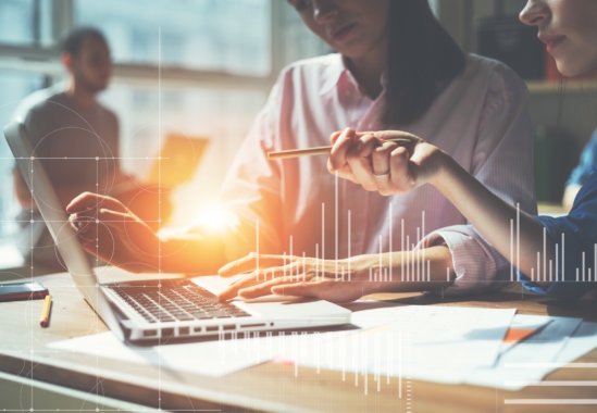 Actuellement nous réalisons un fichier avec tous les contacts des clients (nom, prénom, société, fonction, email, langue). Pourrais-tu nous communiquer le nom de tes contacts liés à tes clients s’il te plait ?